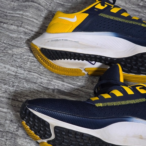 Nike Air Zoom Pegasus 38 Michigan Wolverines Navy Yellow Running Shoes M 4.5 W 6 - Picture 12 of 15